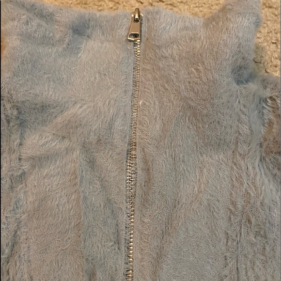 Abercrombie & Fitch Soft Crop Zip Up - Picture 3 of 6